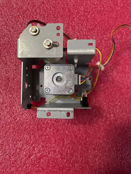 HP PAPER FEED MOTOR ASSEMBLY LOCATED ON THE FINISHER MAIN BODY